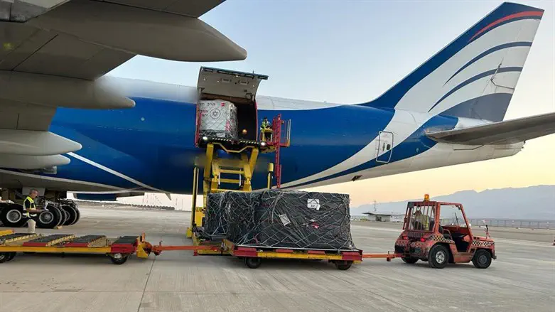 Cargo plane arrives at Ramon Airport