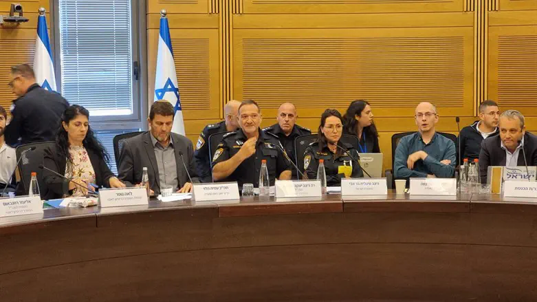 המפכ"ל בדיון