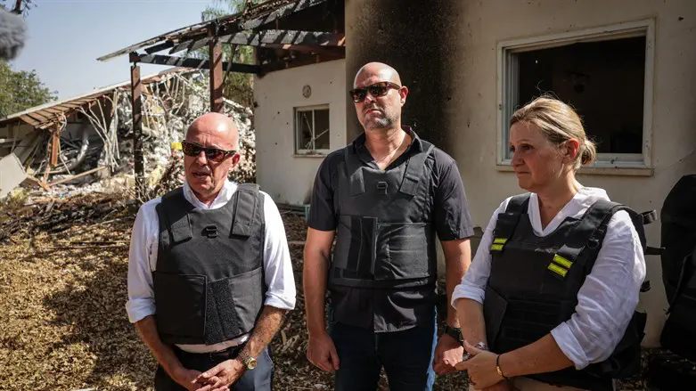 Амир Охана и Яэль Браун-Пиве на юге Израиля