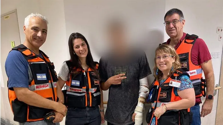 A soldier meets the United Hatzalah ambulance team who saved his life