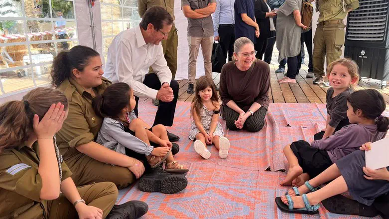 הנשיא ורעייתו במהלך המפגש