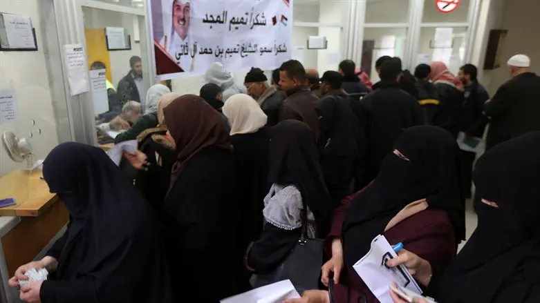 Distributing Qatari money in Gaza archive
