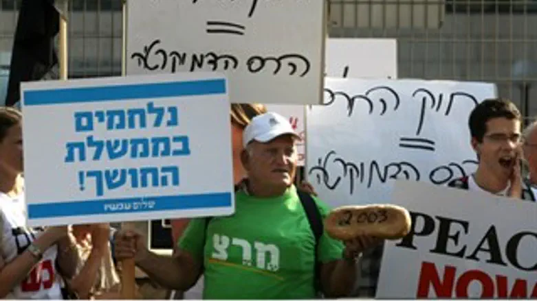 מפגיני השמאל נגד החוק