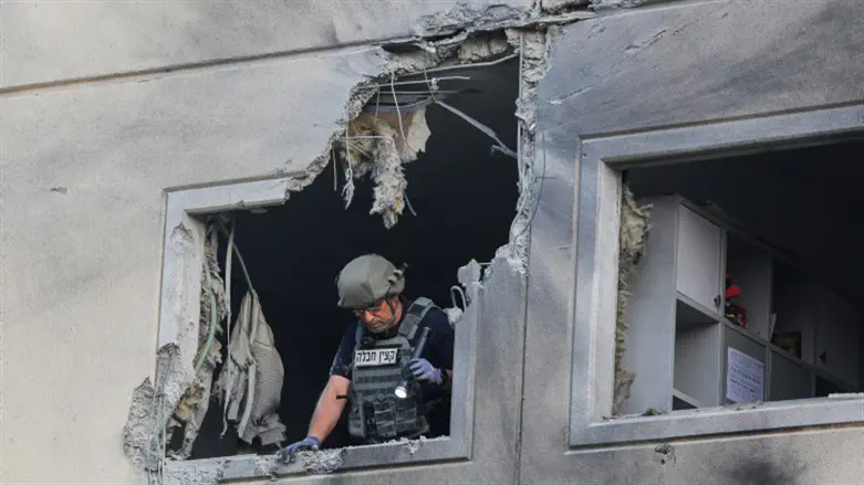 Israeli apartment building hit by rocket in Ashkelon