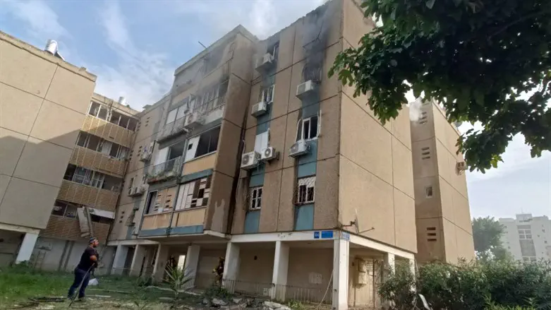 Дом в Тель-Авиве, подвергшийся ракетному удару