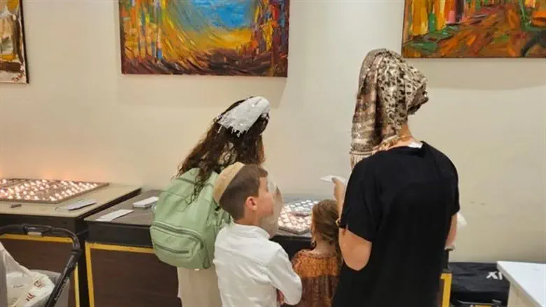 הדלקת נרות במלון