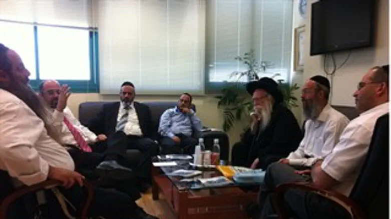 הישיבה אתמול בלשכת השר