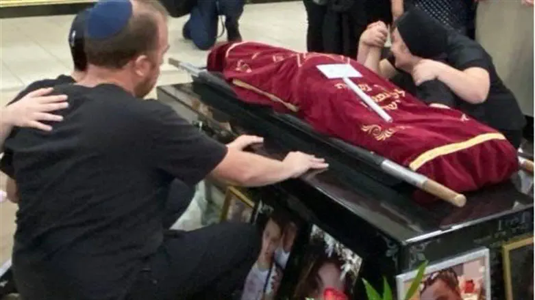 האב על מיטת בתו