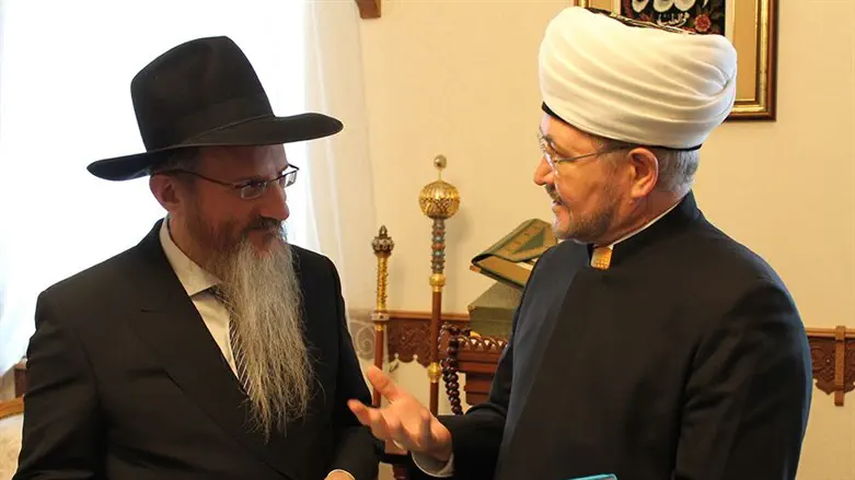 הרב בערל לאזאר עם המופתי של רוסיה