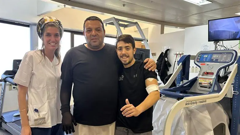 מנחם, עופר ומעיין הפזיותרפיסטית