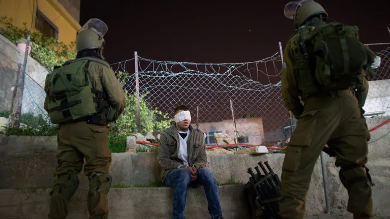 מעצר מחבל. ארכיון