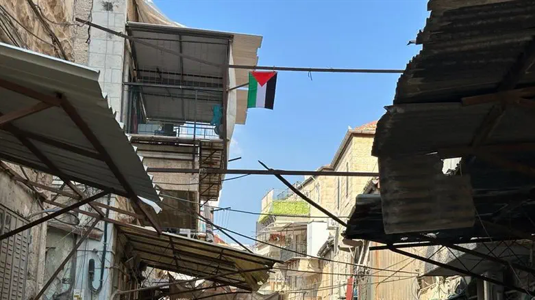 דגל אש"ף במאה שערים