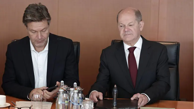 German Vice Chancellor Robert Habeck with German Chancellor Olaf Scholz