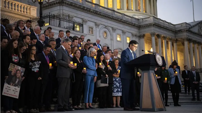 Bipartisan candlelight vigil marking one month since Hamas attack