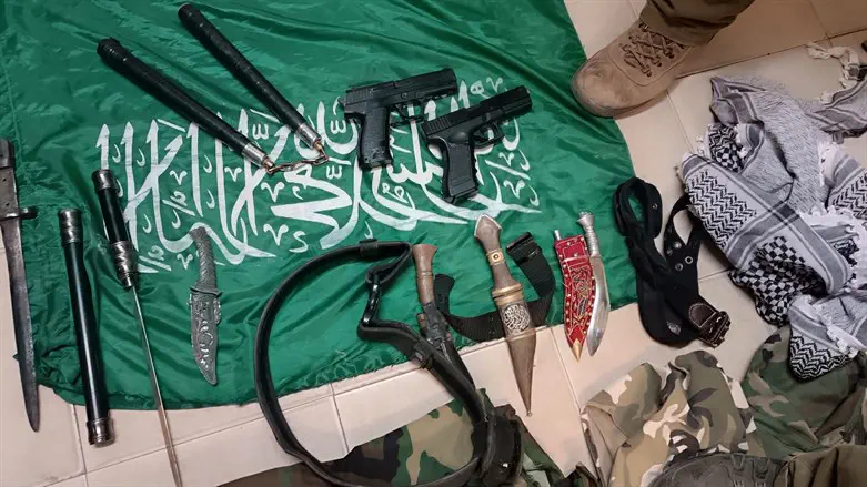 חלק מהציוד שנתפס