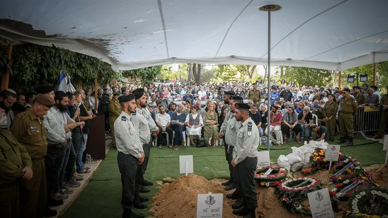 הלוויית הרב נערן אשחר בבית העלמין הצבאי בהר הרצל