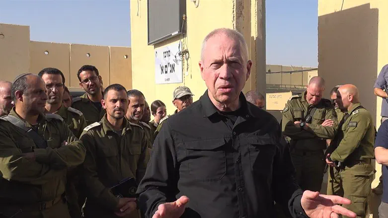 Defense Minister Gallant meets soldiers