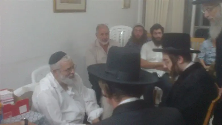 האדמו"ר אצל הרב חנן ברנד