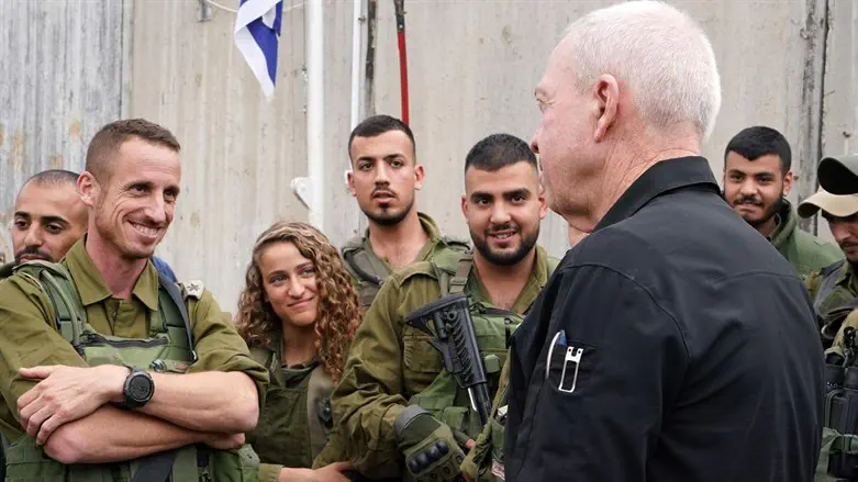 Yoav Gallant with the soldiers