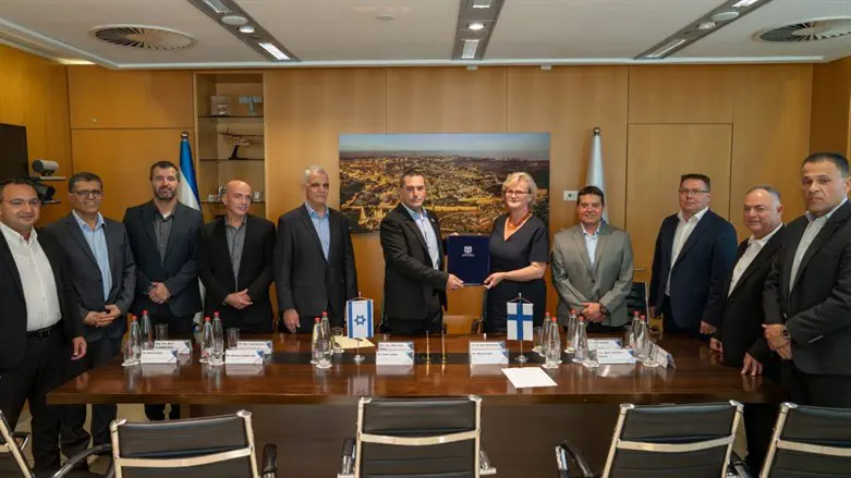signing agreement to purchase David's Sling