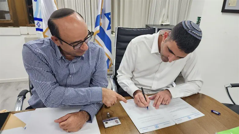 חתימה על ההוראה