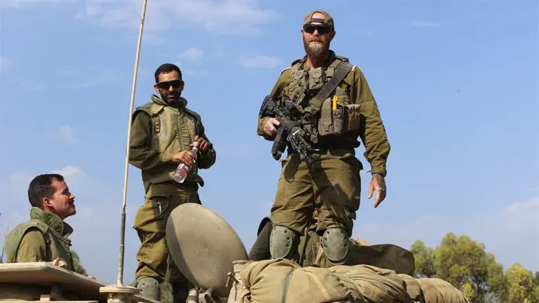 חיילי מילואים בהפוגה מהלחימה