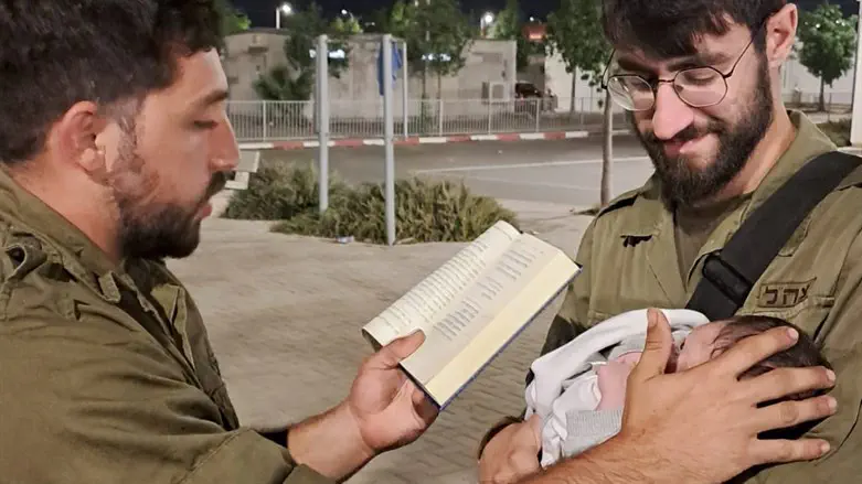 המשפחה נכנסה לכוננות פדיון הבן. התינוק שנפדה בבסיס בעוטף עזה
