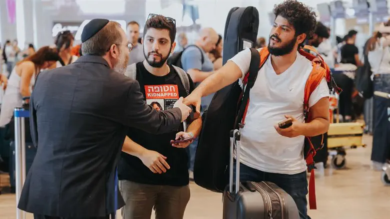 בני משפחות החטופים שיצאו למסע התפילה