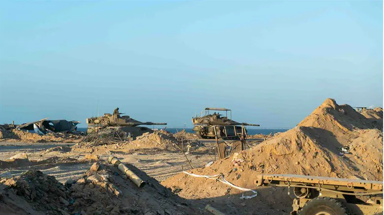 Israeli tanks on the coast of Gaza