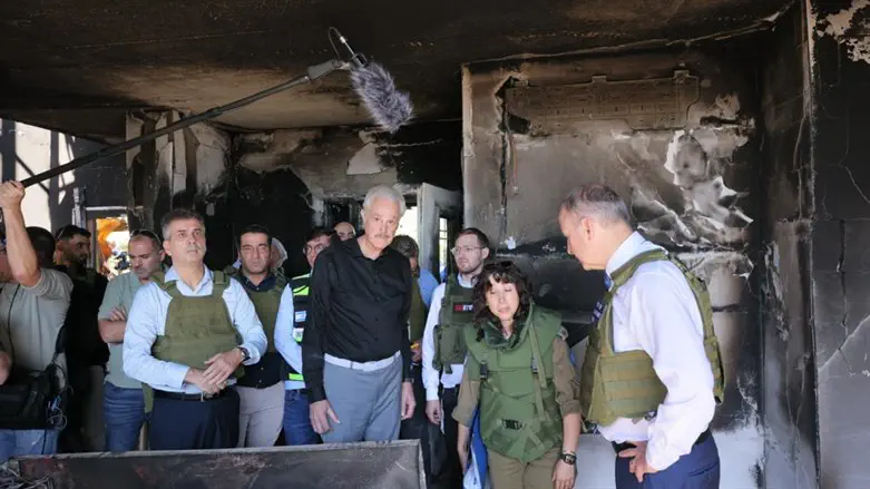 השר כהן עם שר החוץ של אירלנד