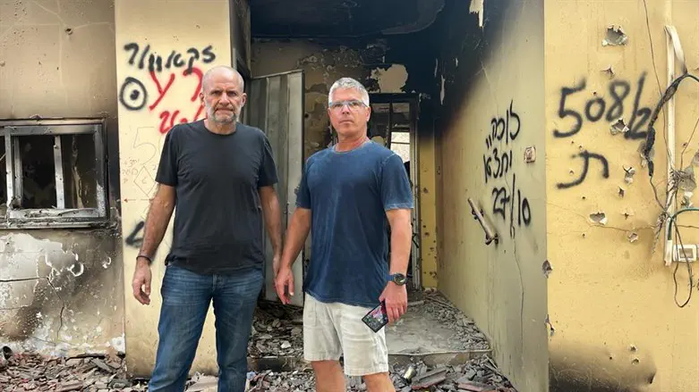 Ronn at Kibbutz Beeri wiith Noam Lanir, Israeli entrepreneur