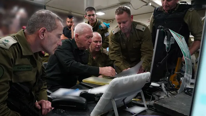 Йоав Галант в штабе 36-й дивизии