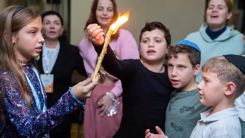 A Saturday night Havdalah ceremony was one of the highlights of the Limmud FSU e