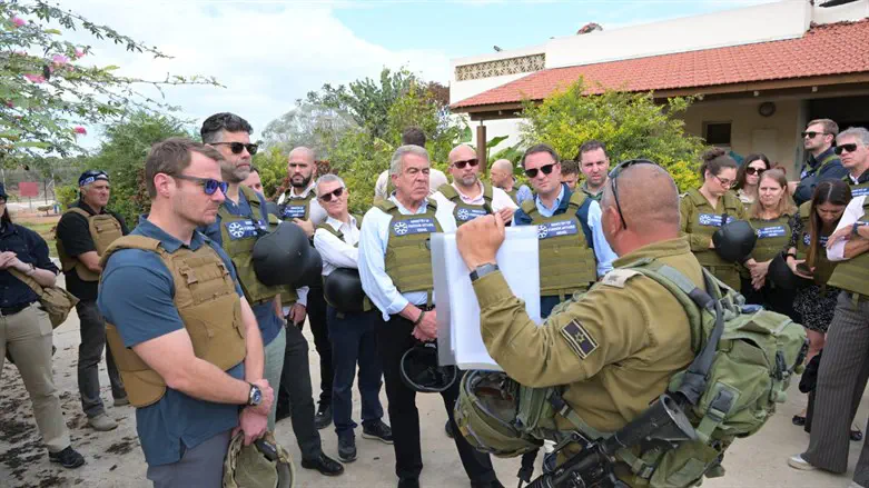 משלחת המשפטנים בעוטף עזה