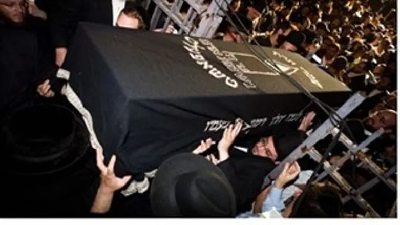 ההלוויה הלילה