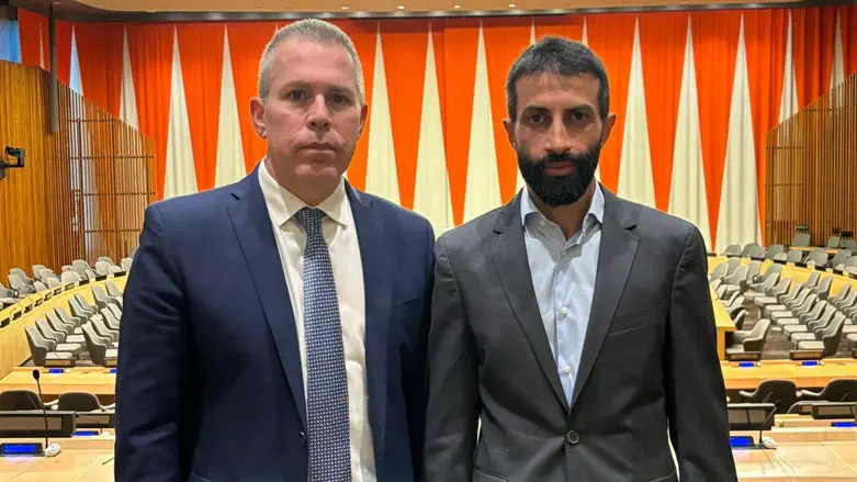 מסעב חסן יוסף עם השגריר ארדן