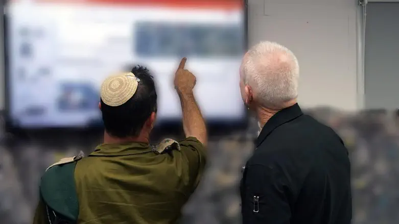 Minister Gallant while visiting the Intelligence Directorate base