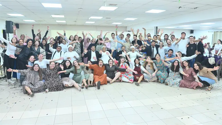 בני הנוער עם 3 הזוגות