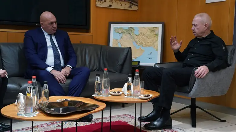 Minister of Defense Yoav Gallant with Italian Minister of Defense Guido Crosetto 