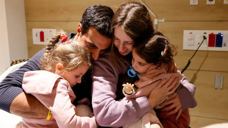 המשפחה מאוחדת מחדש