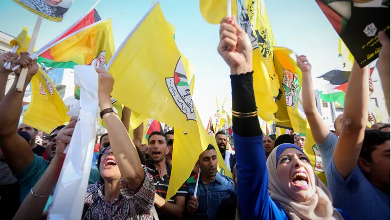 Демонстрация сторонников движения ФАТХ. Иллюстрация