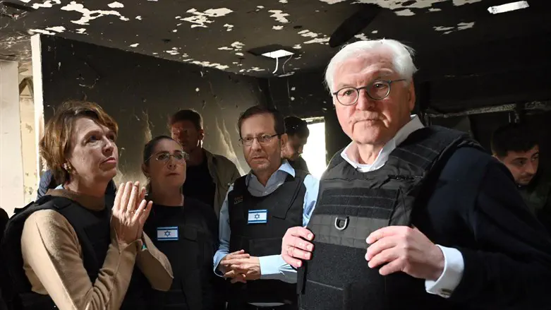 German Pres. Frank-Walter Steinmeier and Israeli Pres. Isaac Herzog, in Kibbutz Be'eri