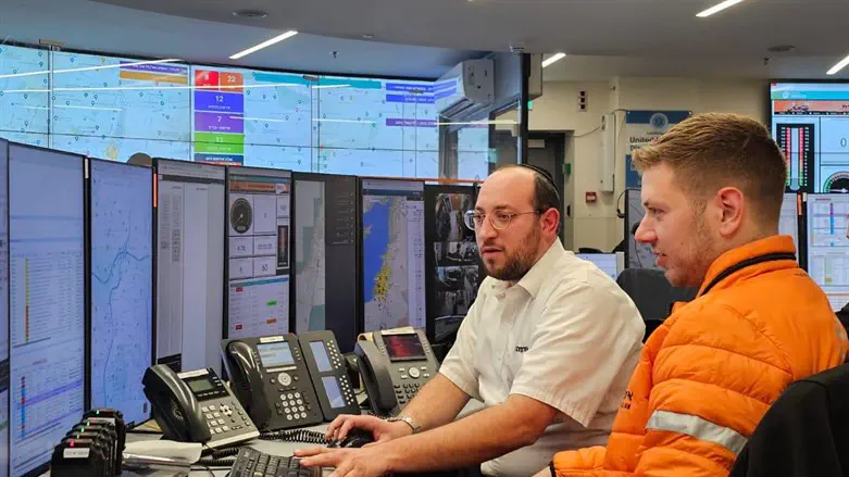 יאיר נתניהו במוקד איחוד הצלה