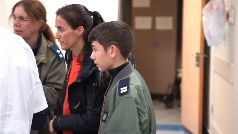 Eitan Yahalomi reunited with his mother