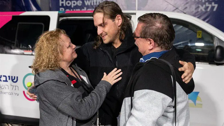 Ron Krivoi meets his parents after his release from captivity