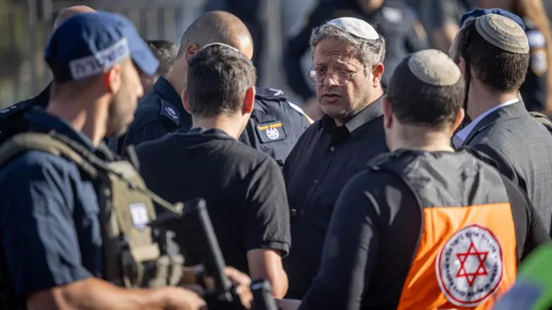 השר בן גביר בזירת הפיגוע