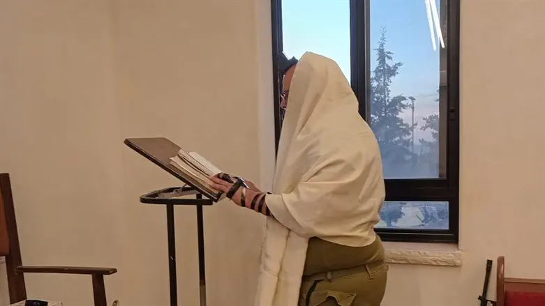 הרב גץ אומר קדיש על הנופלים