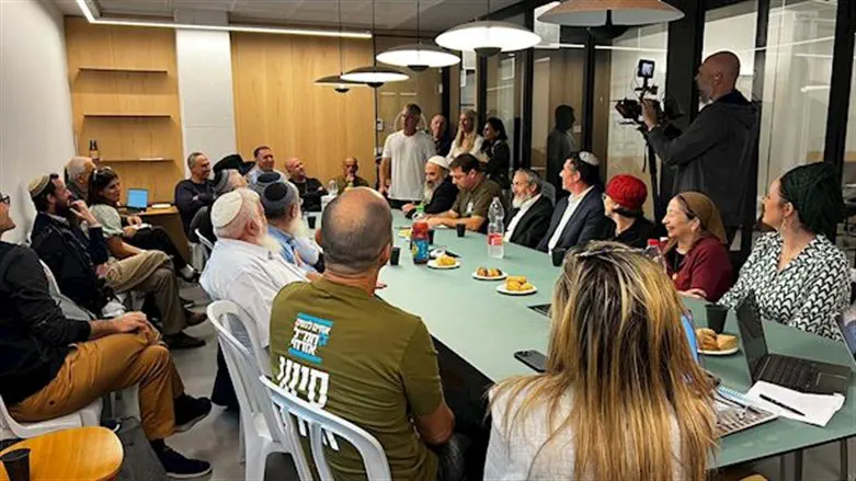 המפגש בין רבני הציונות הדתית ואחים לנשק