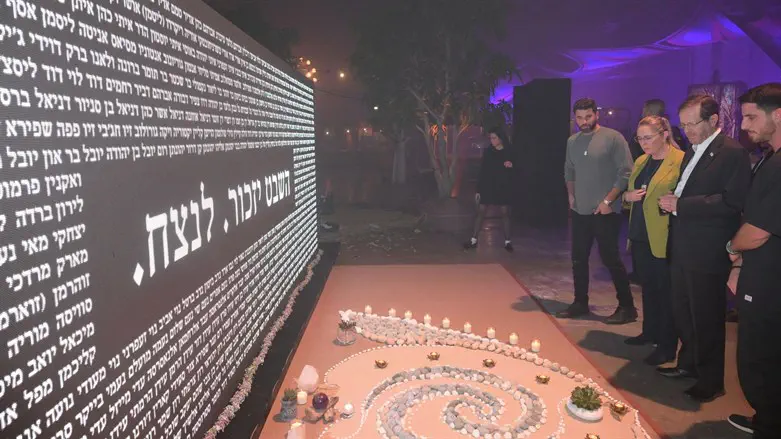 הרצוג במיצג הזיכרון