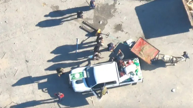 Они избивают и грабят мирных жителей